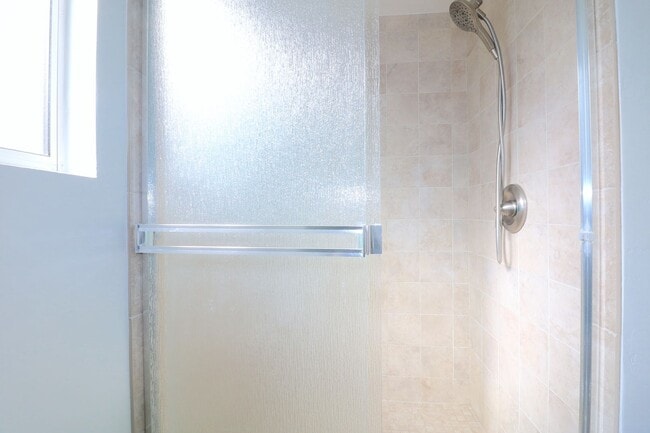 Building Photo - 3 bed/ 2 bath house in University city! Pool/ yard w 2 car garage! Remodeled kitchen and updated ...