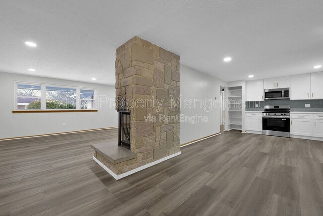 Building Photo - 1638 Parkinson Dr
