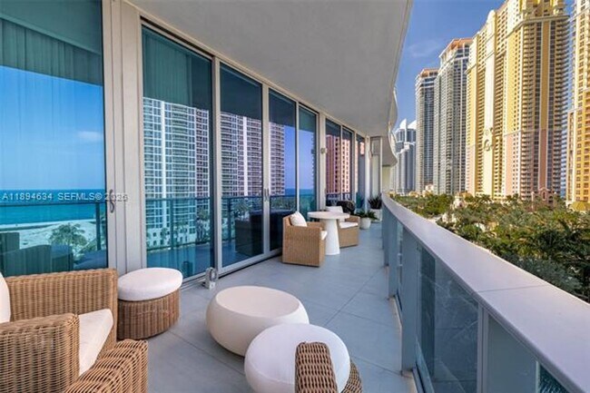 Building Photo - 17550 Collins Ave