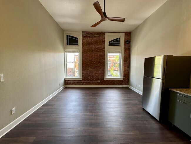 Building Photo - Modern Living with a Touch of Historic Charm