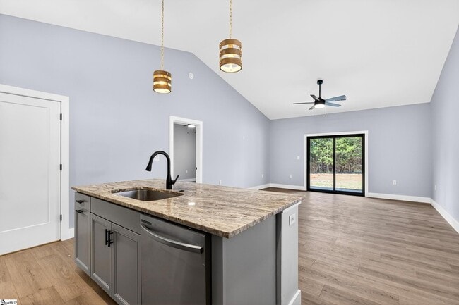 Building Photo - 1403 Lake Bowen Dam Rd