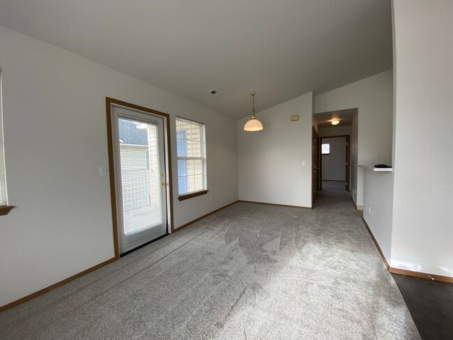 Building Photo - 145 N 18th E St