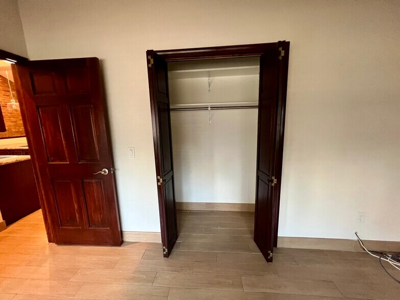 Building Photo - 104 Linwood Ave