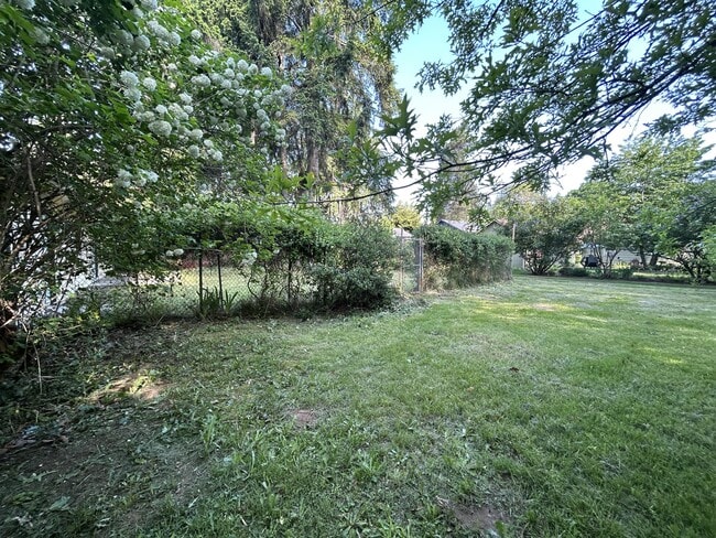 Building Photo - 1838 10th Ave SE