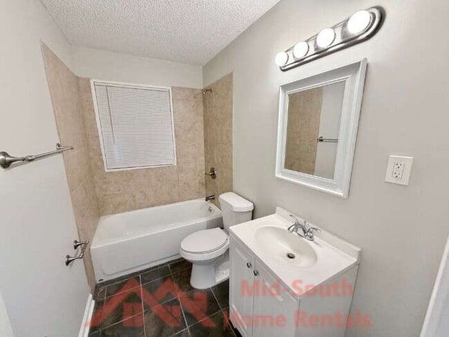 Building Photo - 3205 Madewell St