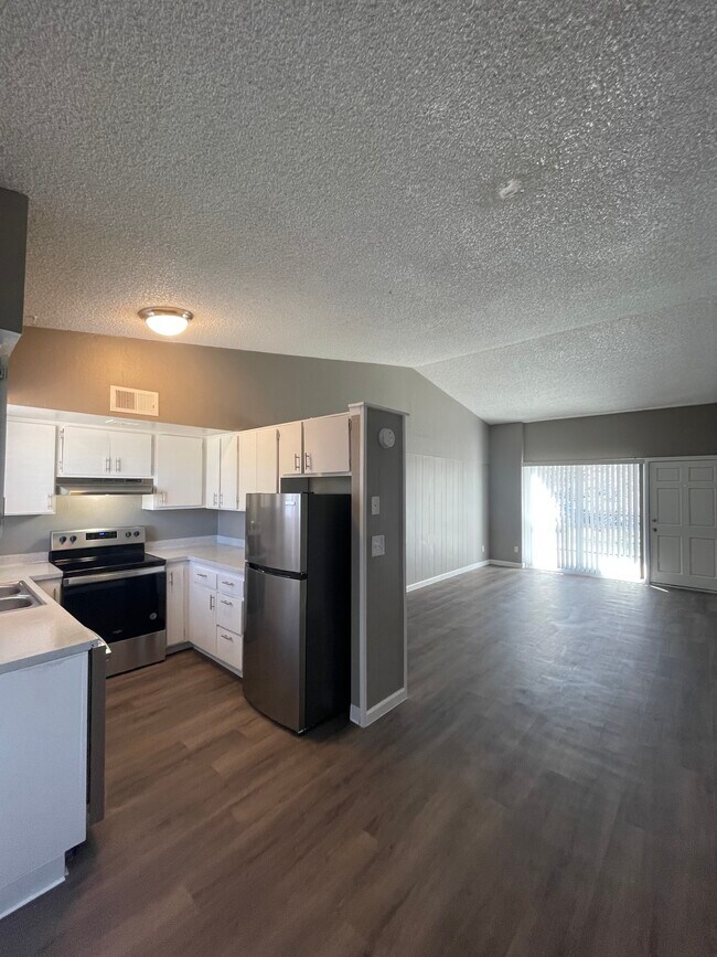 Building Photo - Villas Las Toronjas I