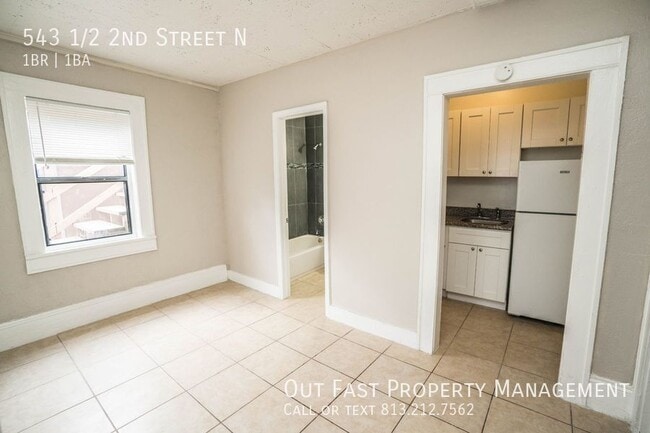 Building Photo - 543 1/2 2nd Street N-