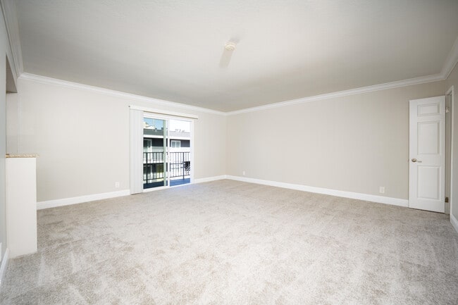 Palms C26 living2 - Palms at the Pruneyard