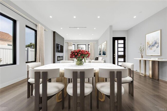 Building Photo - 251 S Griffith Park Dr