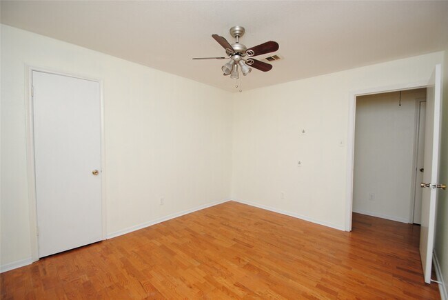 Building Photo - 11511 Creekhurst Dr