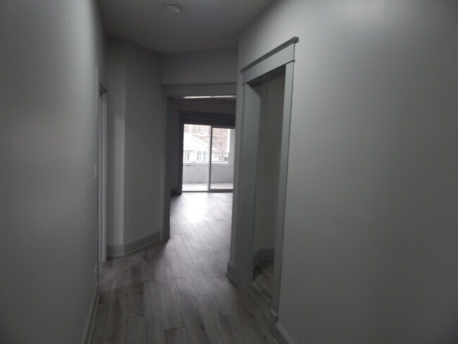 Building Photo - 303 Stone St