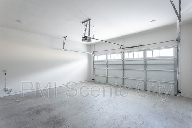 Building Photo - 1886 Young Rd SE