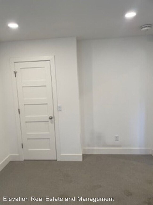 Building Photo - 2 br, 2 bath House - 427 SW B Street