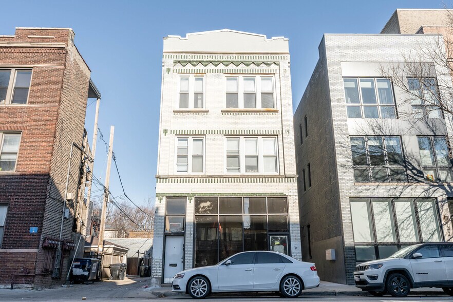 Building Photo - 2246 W Armitage Ave