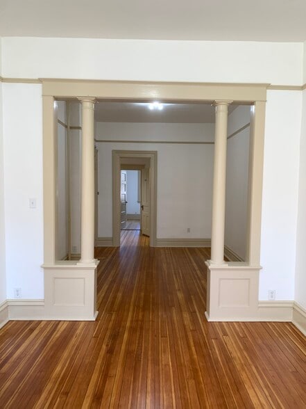 Building Photo - 292 Lark St