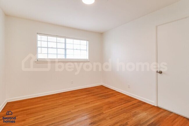 Building Photo - Move-In Ready 3 Bedroom Home with Modern Updates & Spacious Yard!