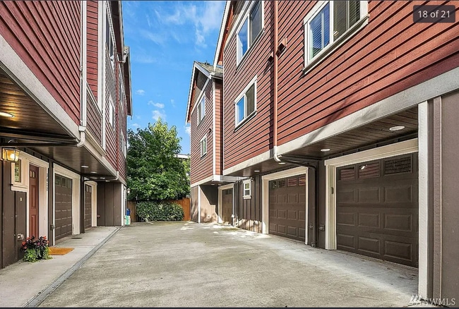 Building Photo - Modern 3Bed/3Bath Townhouse in Seattle - $3,500!!