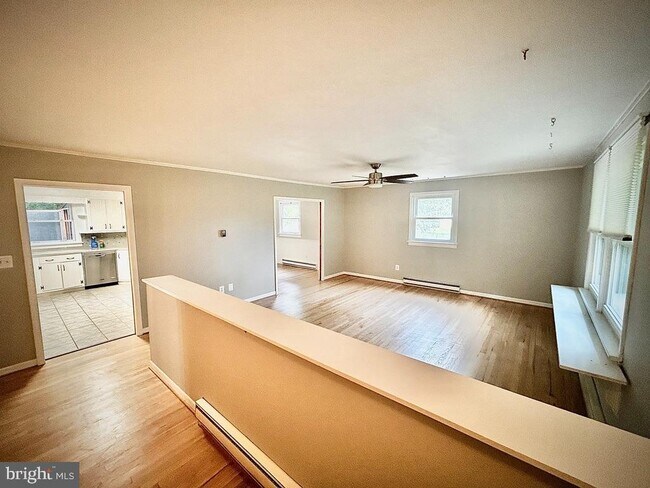 Building Photo - 6405 White Oak Ct
