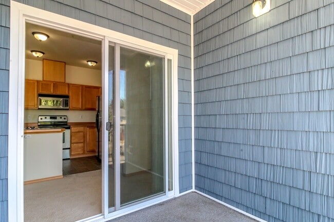 Building Photo - 2-Bedroom DuPont Condo with New Interior Paint and Carpet