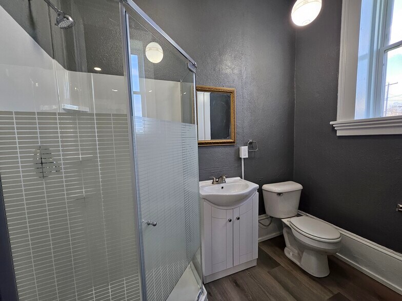 Building Photo - 111 Lincoln Ave