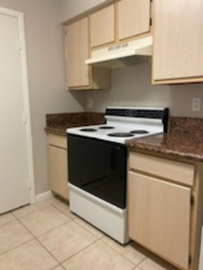Building Photo - 1 Bedroom Condo located at Bella Club