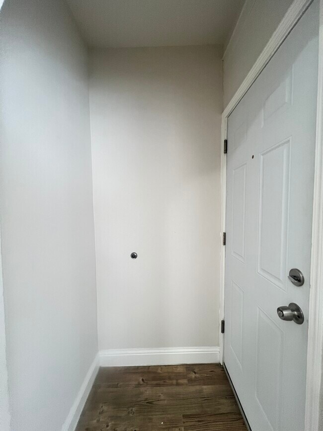 Building Photo - 8208 S South Shore Dr