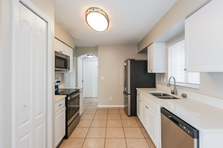 Building Photo - 12914 Fennway Ridge Dr