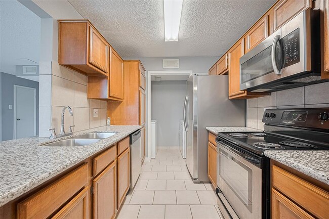 Building Photo - 8541 Sands Point Dr