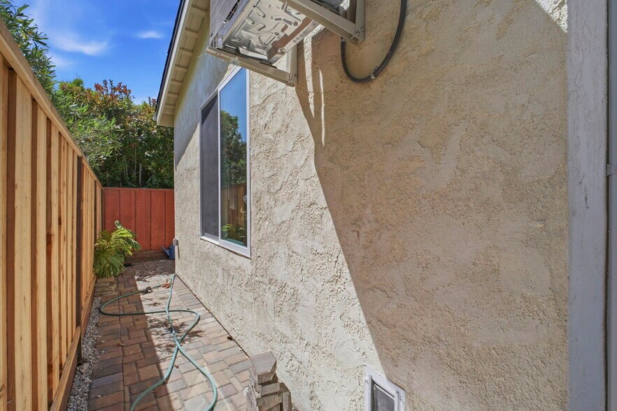 Building Photo - 6001 Castlebrook Dr