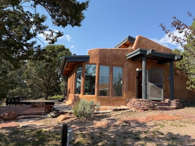 Building Photo - 15 Cielo Cumbre Rd