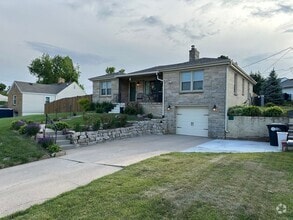 Building Photo - Beautiful house...RESERVE NOW FOR AUGUST 1...