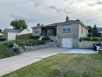 Building Photo - Beautiful house...RESERVE NOW FOR AUGUST 1...