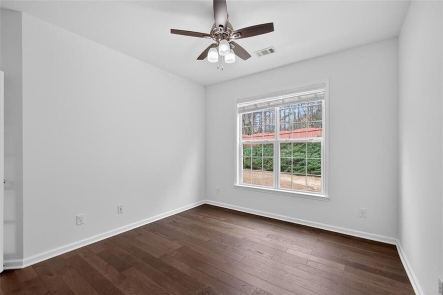 Building Photo - 5008 Bethpage Dr NE