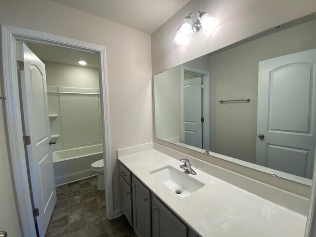 Building Photo - 6015 Weddington Pointe Dr