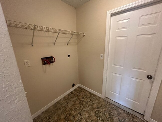 Building Photo - 1716 NE 12th St