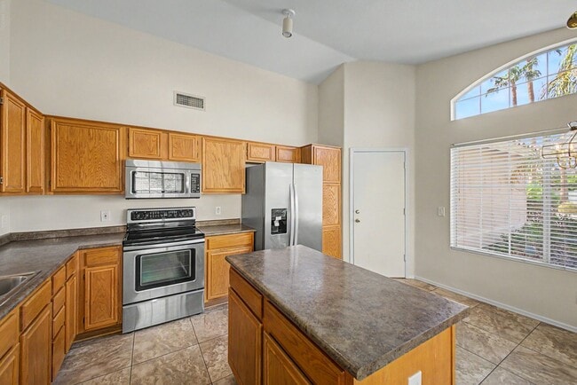 Building Photo - 7435 W Louise Dr