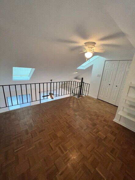 Loft/Home office & Skylights - 95 Timothy Cir