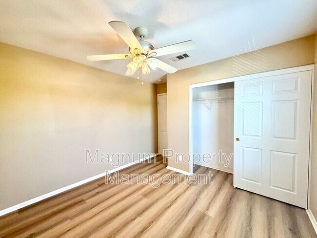 Building Photo - 29751 Maxmillian Ave