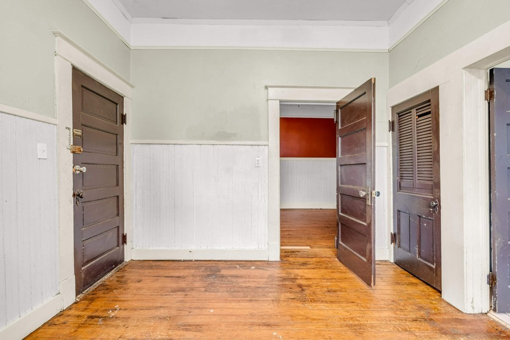 Building Photo - 622 4th St S