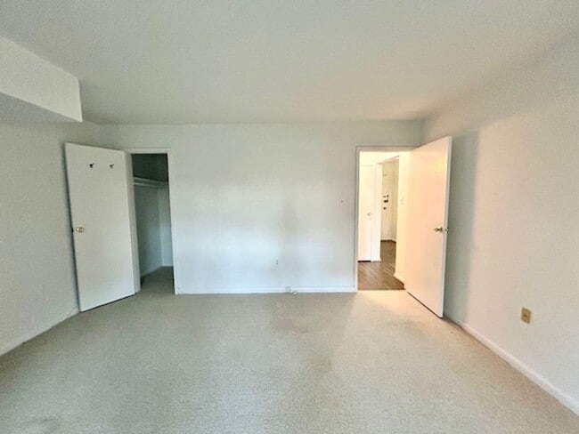 Building Photo - 10300 Westlake Dr