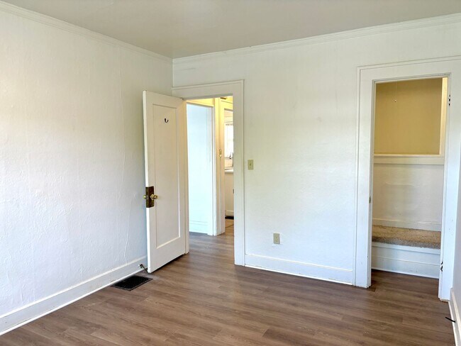 Building Photo - KLEEK03