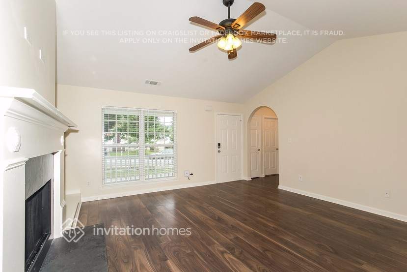 Building Photo - 7004 Glen Valley Way