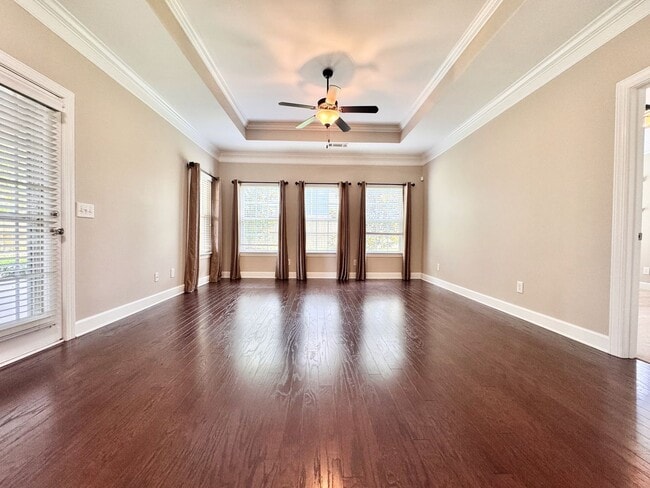 Building Photo - 3 Bedroom, 3 Bathroom Home w/ 2 Car Garage and Fence Backyard