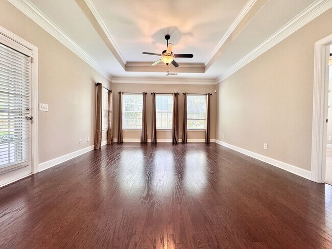 Building Photo - 3 Bedroom, 3 Bathroom Home w/ 2 Car Garage...