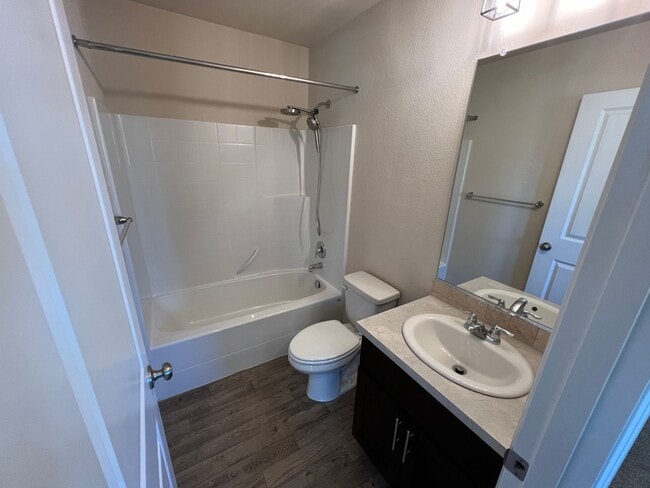 Building Photo - Morningside 3 Bedroom Townhome Happy Vally