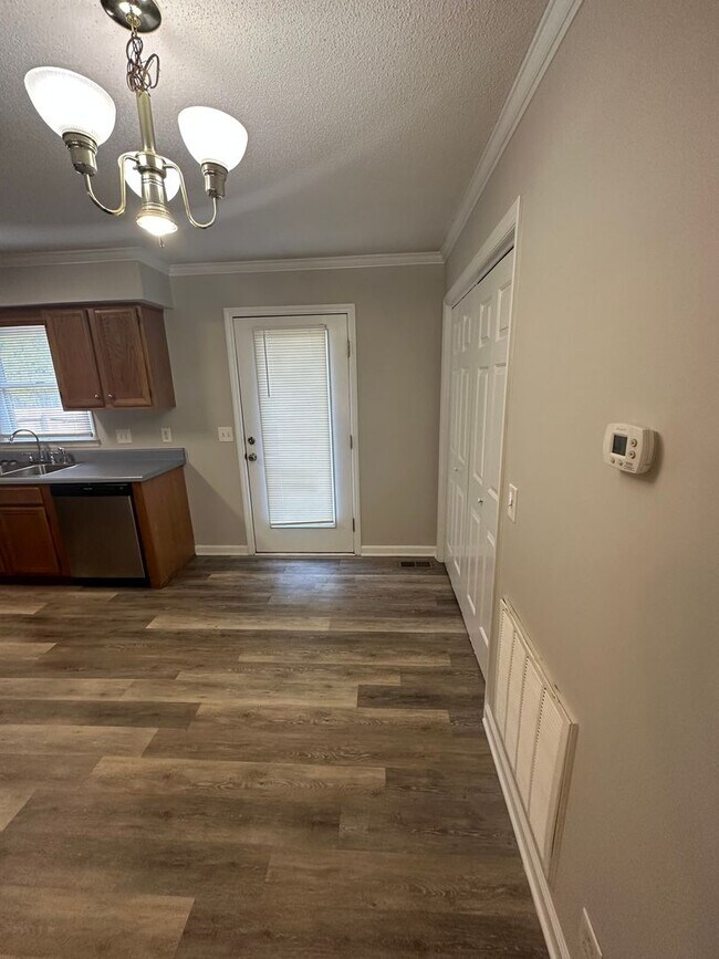 Building Photo - Roommate-Friendly Home Near MTSU | Private Baths for Every Bedroom + Fenced Yard