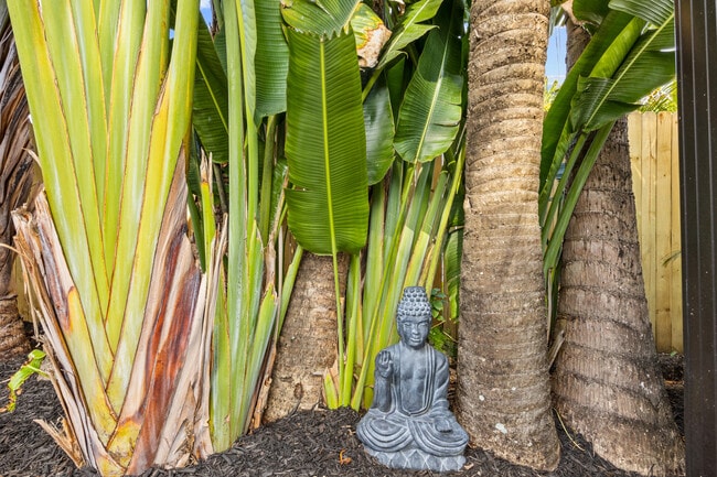 Building Photo - 3201 Poinsettia Ave