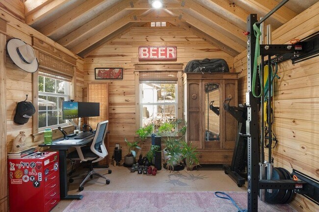 Building Photo - 4905 Duval St