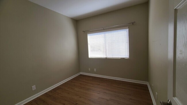 bedroom 2 window - 1471 S Wooster St