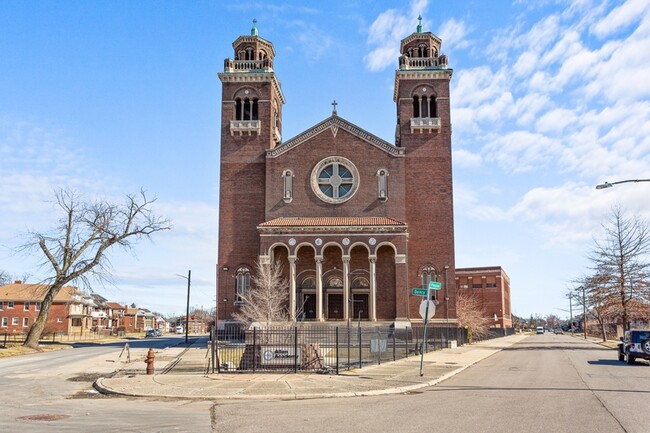 Building Photo - 4387 Pingree St